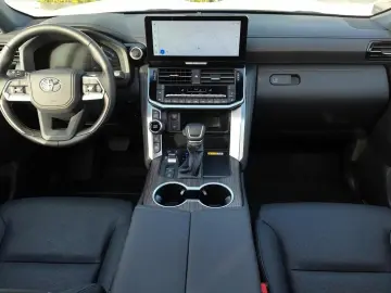 Toyota Land Cruiser 300 VX