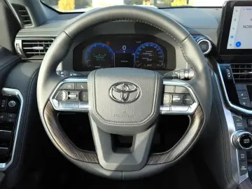 Toyota Land Cruiser 300 VX