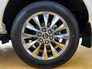 Toyota Land Cruiser 300 VX