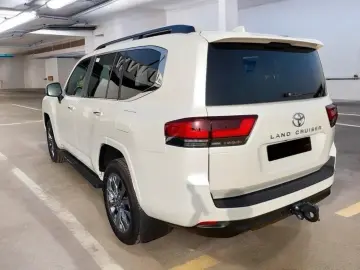 Toyota Land Cruiser 300 VX