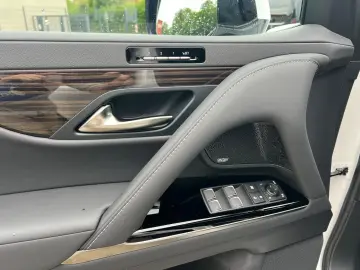 Lexus LX500 Luxury Line