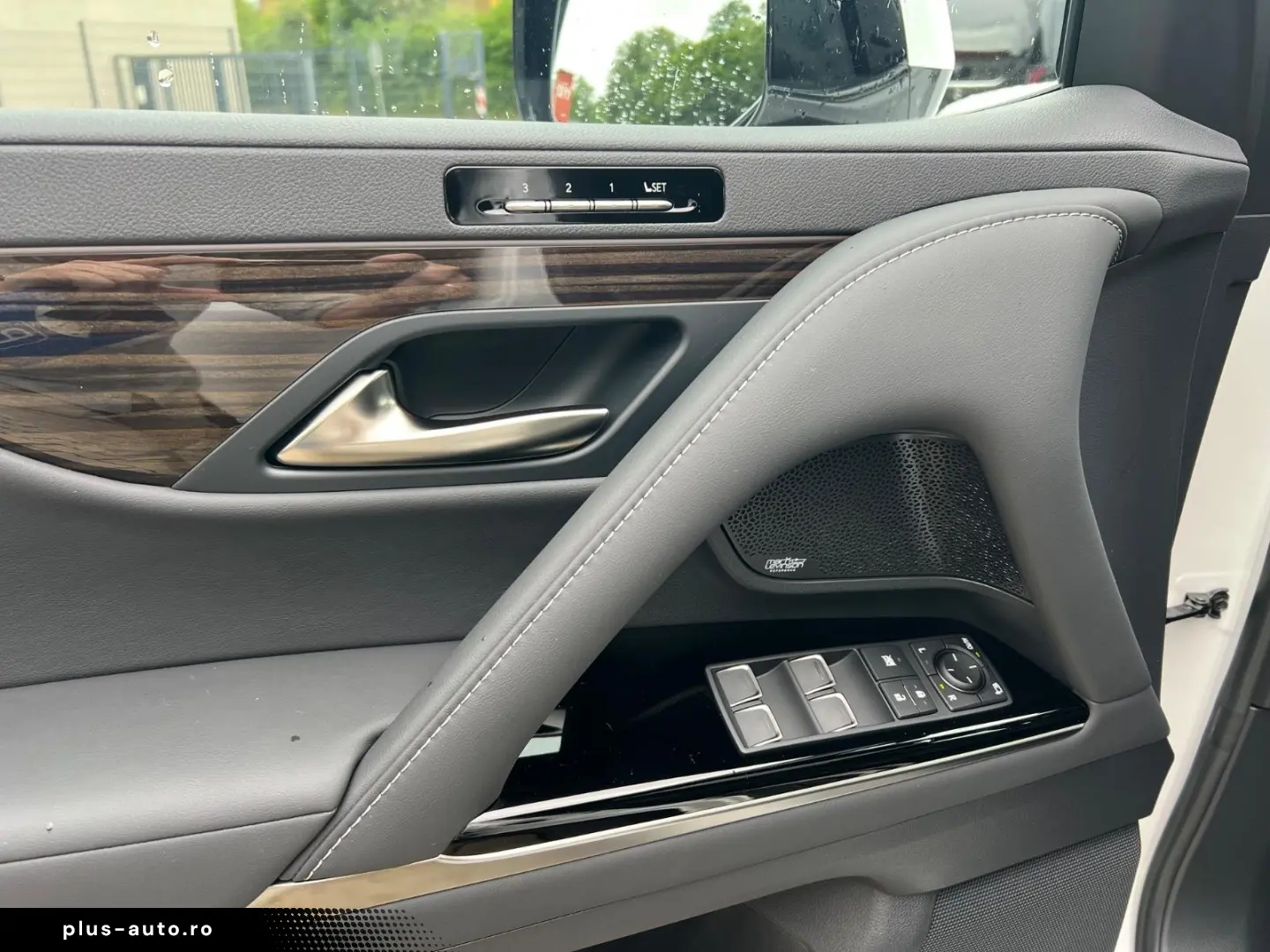 Lexus LX500 Luxury Line