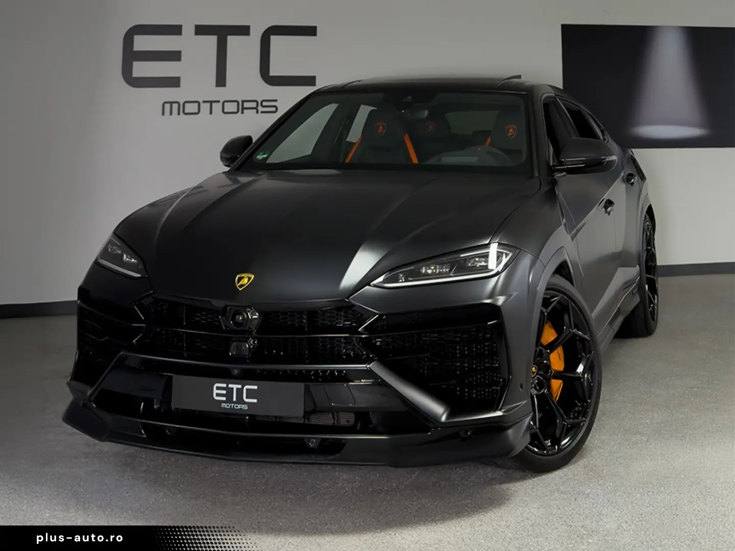 LAMBORGHINI Urus 4.0 V8 SE  NOVITEC AKRAPOVIC