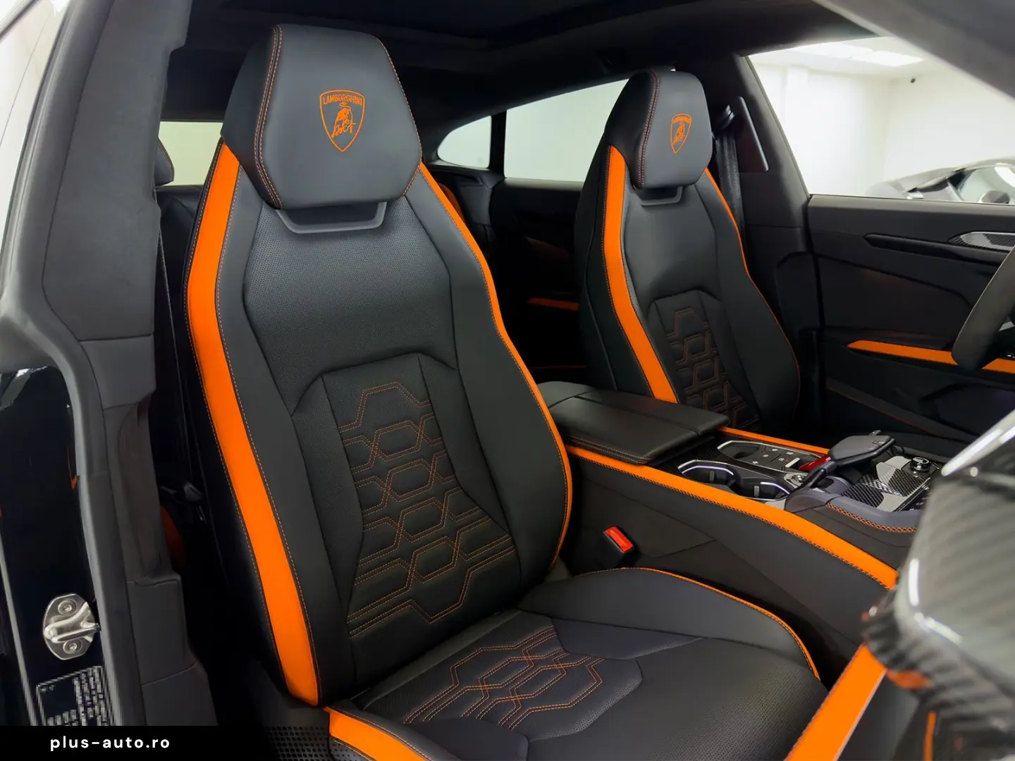 LAMBORGHINI Urus 4.0 V8 SE  NOVITEC AKRAPOVIC