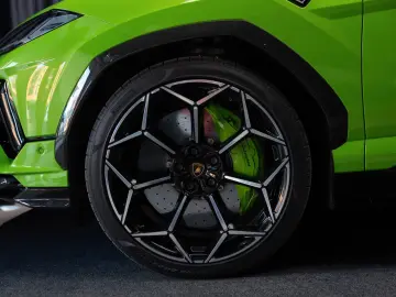 LAMBORGHINI Performante Carbon MY2025 HUD ACRAPOVIC PANO