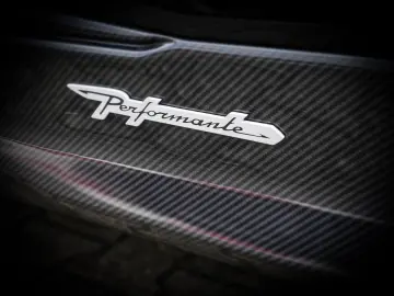 LAMBORGHINI Urus Perfomante Nero Helene  Full Exterior Carbo