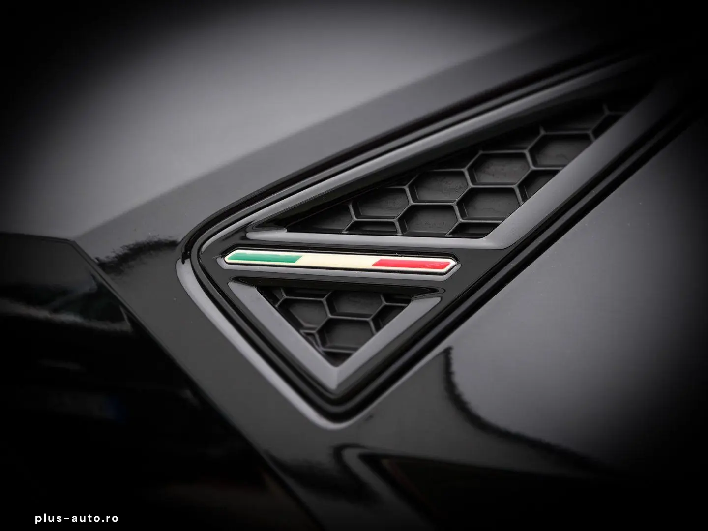 LAMBORGHINI Urus Perfomante Nero Helene  Full Exterior Carbo