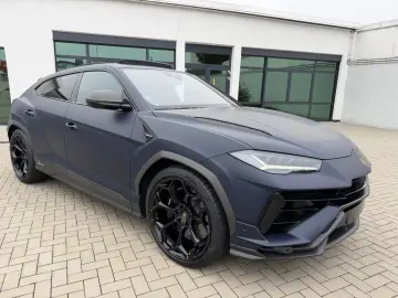 LAMBORGHINI Urus Performante