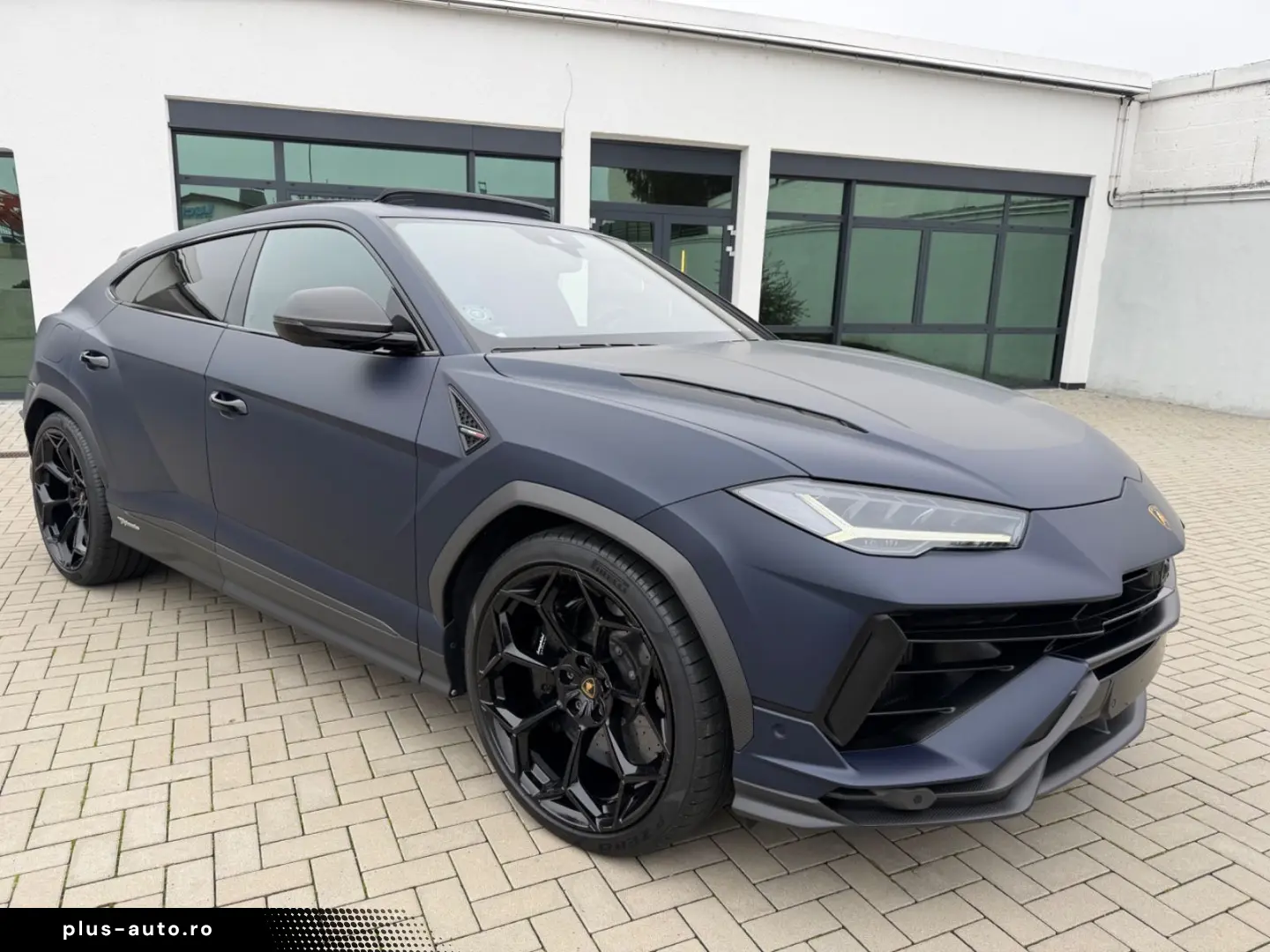 LAMBORGHINI Urus Performante