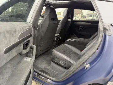 LAMBORGHINI Urus Performante