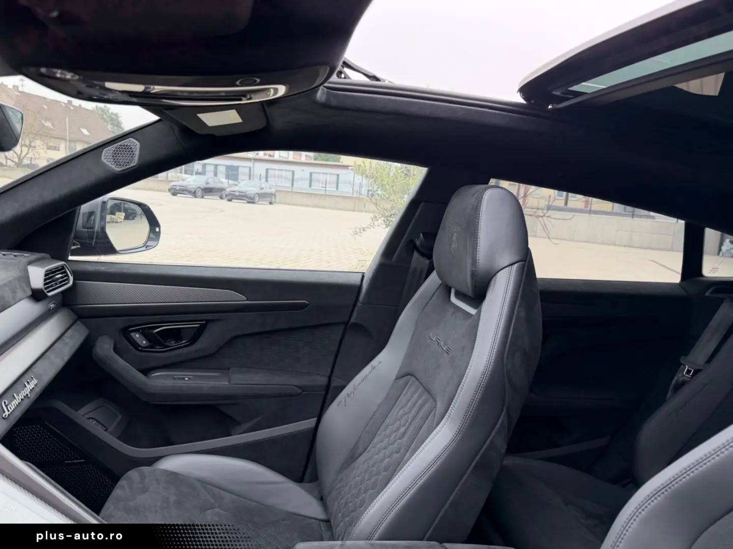 LAMBORGHINI Urus Performante