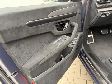 LAMBORGHINI Urus Performante