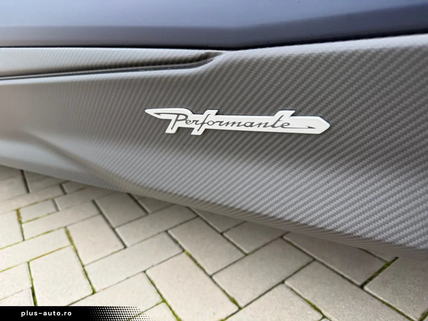 LAMBORGHINI Urus Performante