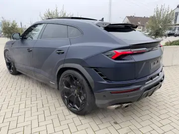 LAMBORGHINI Urus Performante