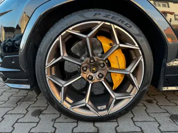 LAMBORGHINI Urus 4.0 V8 Performante  Akrapovic B&O Carbon