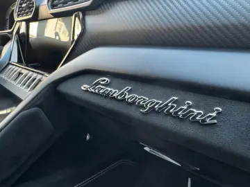 LAMBORGHINI Urus 4.0 V8 Performante  Akrapovic B&O Carbon