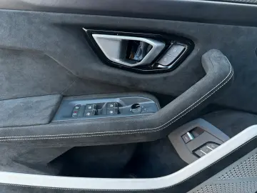 LAMBORGHINI Urus 4.0 V8 Performante  Akrapovic B&O Carbon