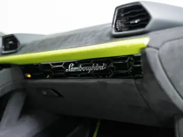 LAMBORGHINI Huracán Sterrato