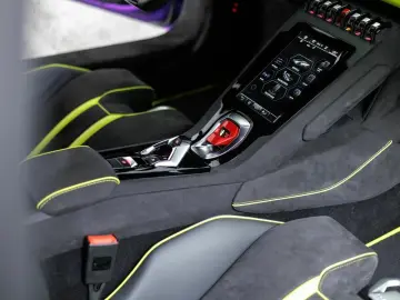 LAMBORGHINI Huracán Sterrato