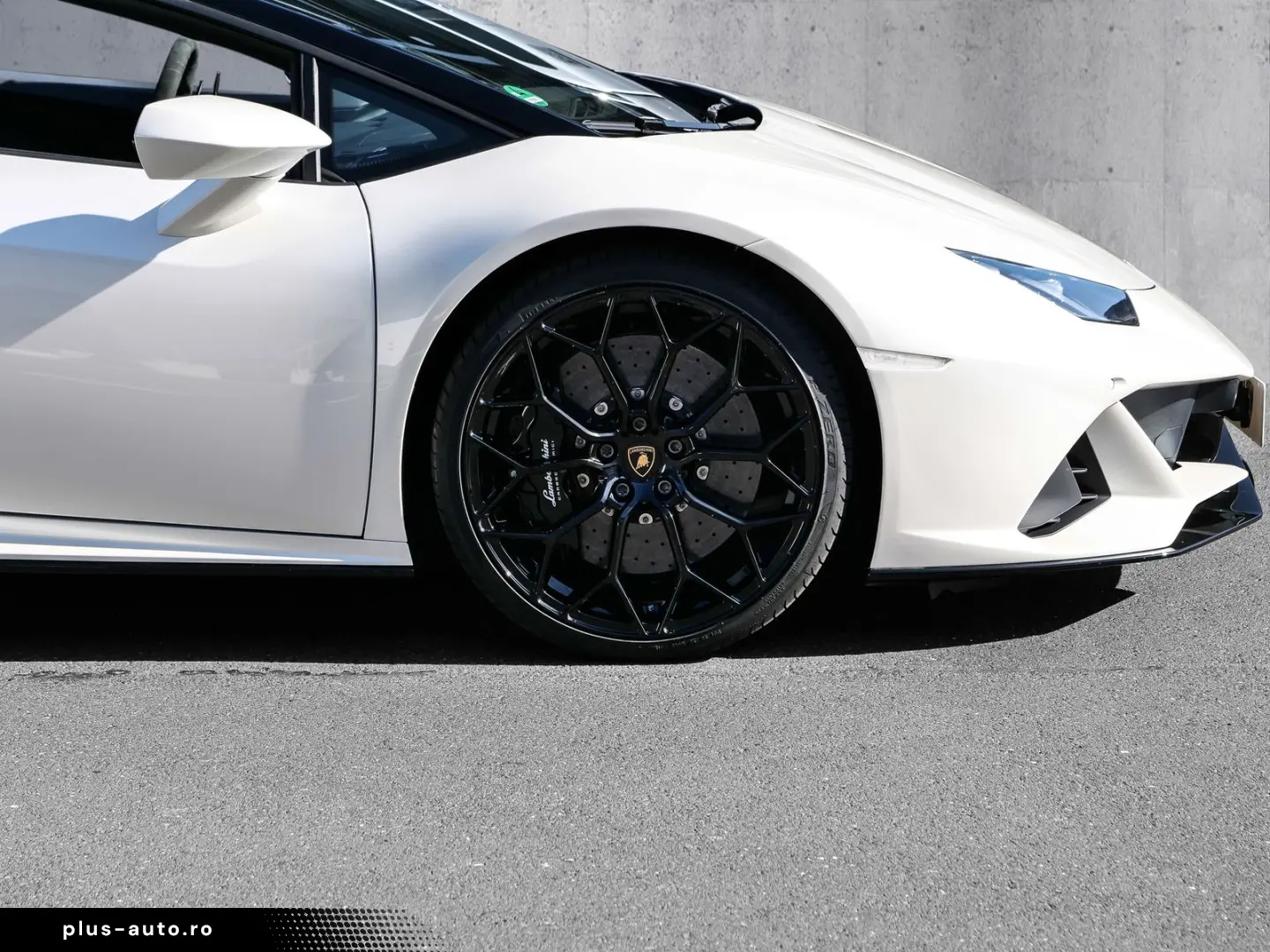 LAMBORGHINI Huracán EVO Spyder Balloon White  Lift  Sensonum