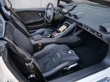 LAMBORGHINI Huracán EVO Spyder Balloon White  Lift  Sensonum