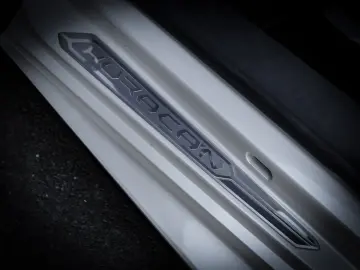 LAMBORGHINI Huracán EVO Spyder Balloon White  Lift  Sensonum