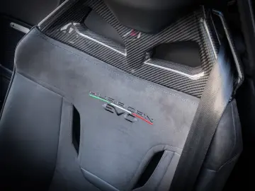 LAMBORGHINI Huracán EVO Spyder Balloon White  Lift  Sensonum