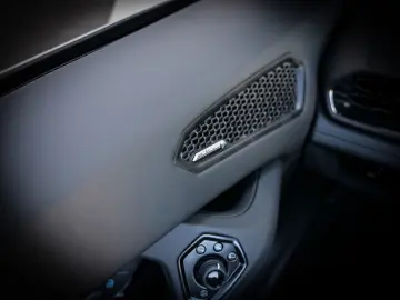 LAMBORGHINI Huracán EVO Spyder Balloon White  Lift  Sensonum