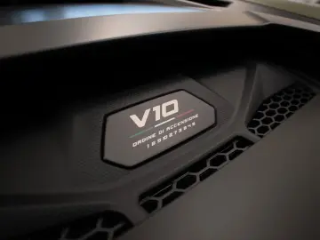 LAMBORGHINI STERRATO  VERDE TURBINE  SENSONUM  5.2l V10  SPO