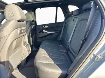 BMW X5 xDrive50e M SPORT 2-Achs Pano AHK PAPro H K