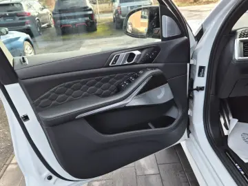 BMW X5 M Competition AKRAPOVIC B&W SKY M´DRIVERS AHK