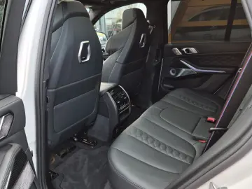 BMW X5 M Competition AKRAPOVIC B&W SKY M´DRIVERS AHK