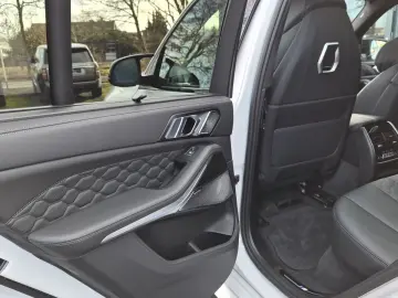 BMW X5 M Competition AKRAPOVIC B&W SKY M´DRIVERS AHK