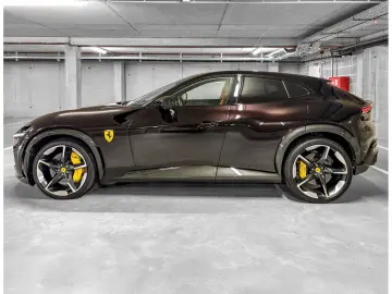 FERRARI Purosangue V12 NO VAT NERO PUROSANGUE CARBON FUL