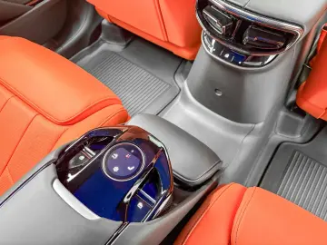 FERRARI Purosangue V12 NO VAT NERO PUROSANGUE CARBON FUL