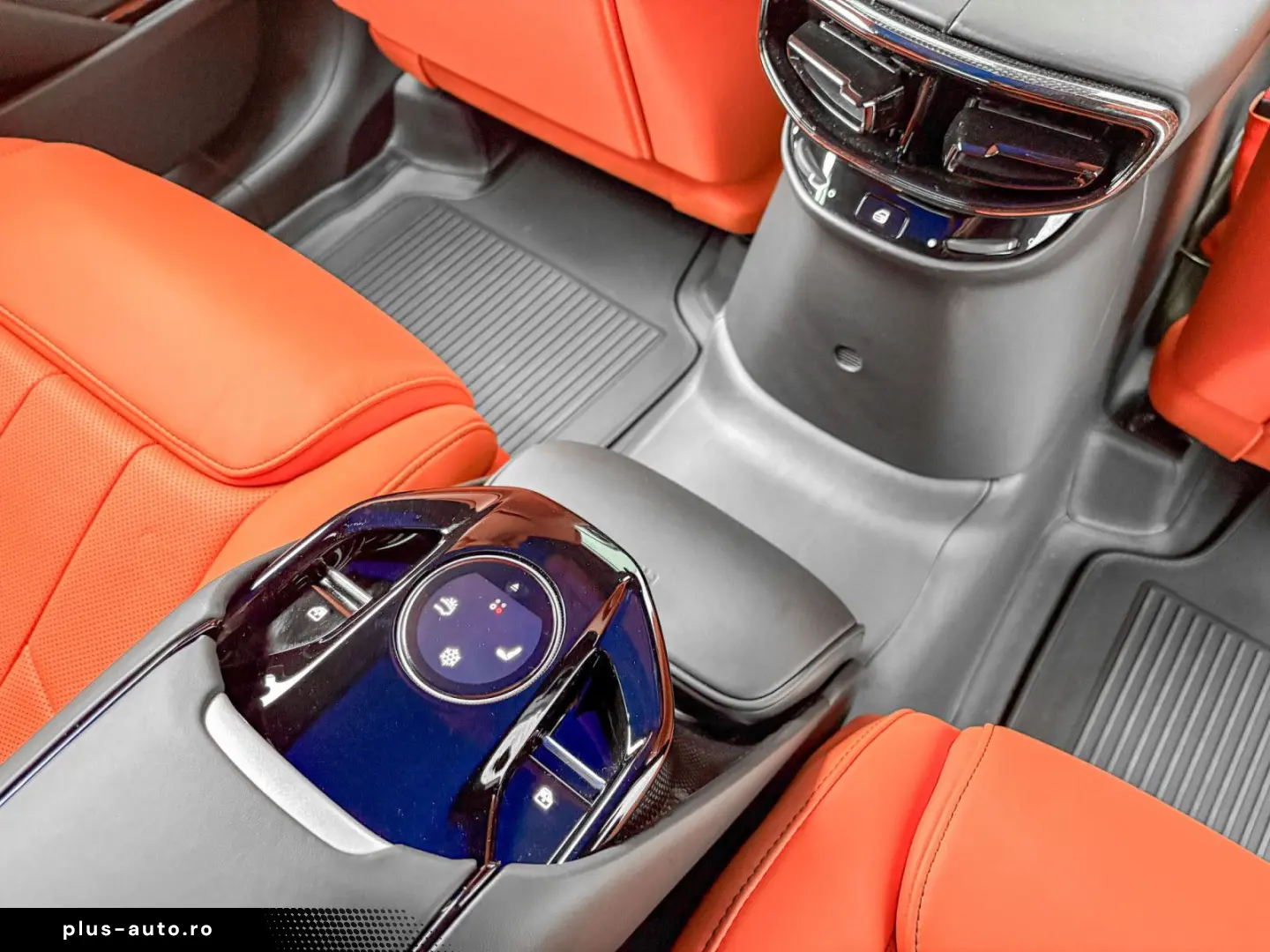 FERRARI Purosangue V12 NO VAT NERO PUROSANGUE CARBON FUL