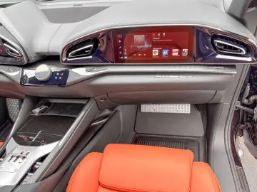 FERRARI Purosangue V12 NO VAT NERO PUROSANGUE CARBON FUL