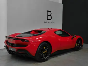 FERRARI 296 GTS Racing Lift JBL LED-Carbon Display 5Year