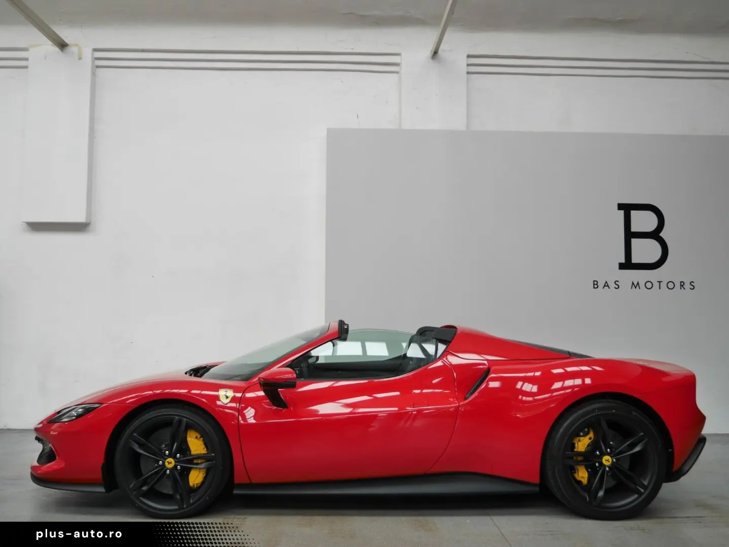 FERRARI 296 GTS Racing Lift JBL LED-Carbon Display 5Year