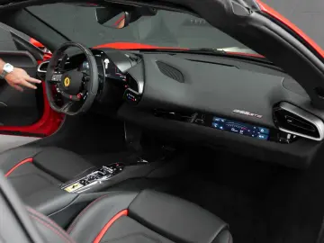 FERRARI 296 GTS Racing Lift JBL LED-Carbon Display 5Year