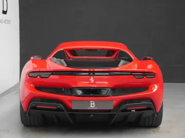 FERRARI 296 GTS Racing Lift JBL LED-Carbon Display 5Year
