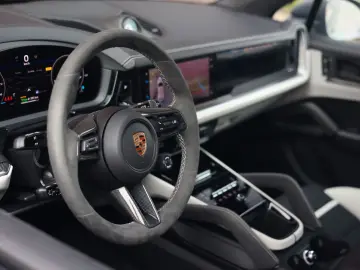 PORSCHE Cayenne E-Hybrid   PTS - Manufaktur - Voll!