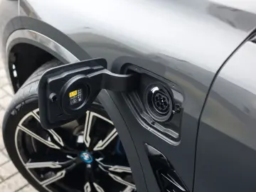 BMW X5 50e xDrive   Skylounge - AHK - HUD