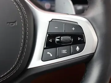 BMW X5 50e xDrive   Skylounge - AHK - HUD