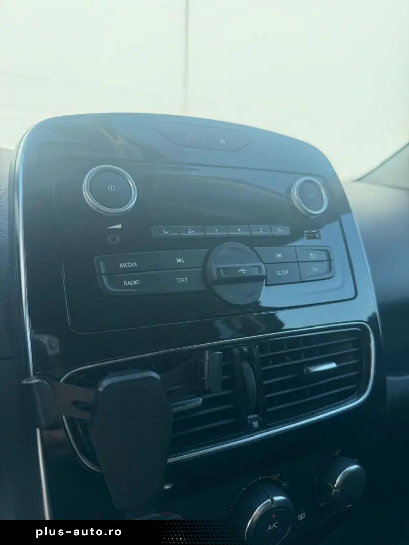 RENAULT CLIO 0.9 TCe 75CP Zen