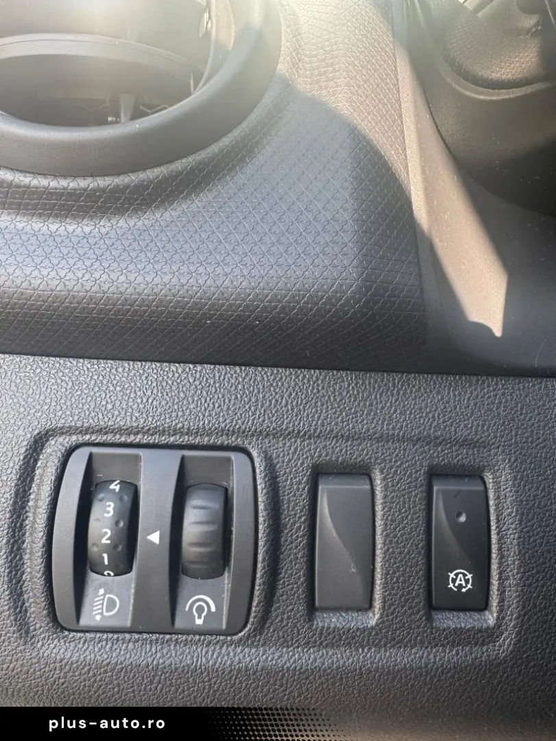 RENAULT CLIO 0.9 TCe 75CP Zen