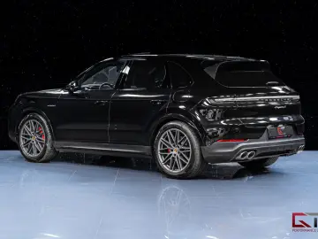 PORSCHE Cayenne S E-Hyb FACELIFT 21  Pano Inno Massage