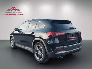 MERCEDES-BENZ GLA 250 4M AMG Line Pano Ambiente JungeSterne