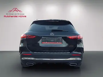 MERCEDES-BENZ GLA 250 4M AMG Line Pano Ambiente JungeSterne