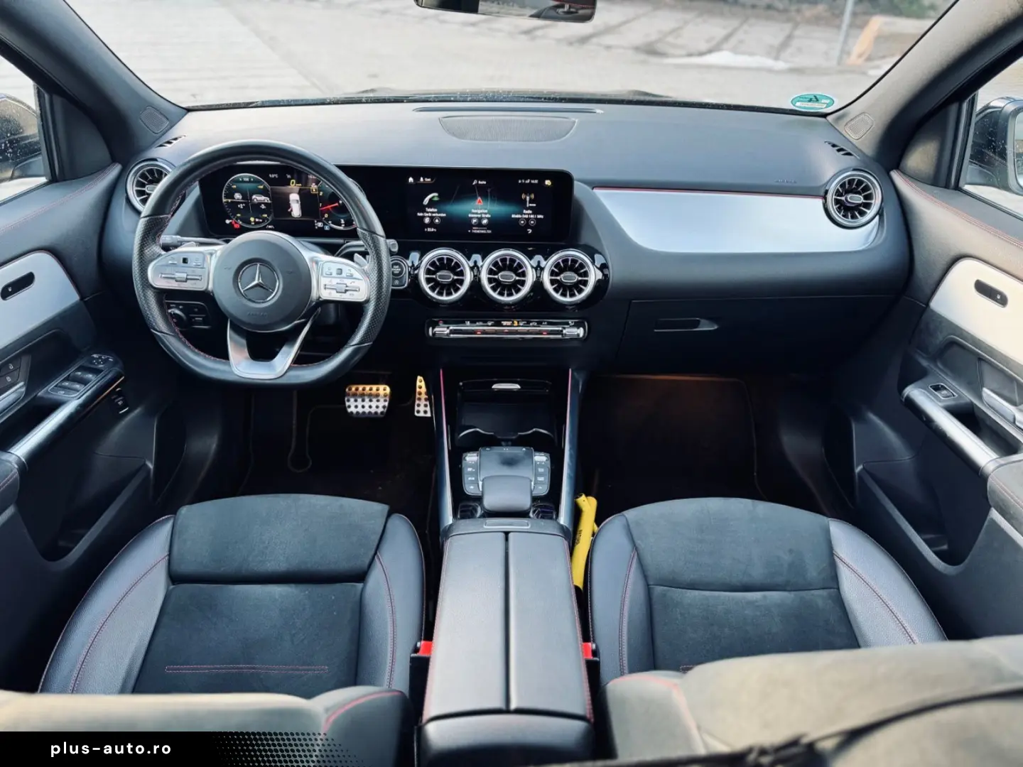 MERCEDES-BENZ GLA 250 4M AMG Line Pano Ambiente JungeSterne